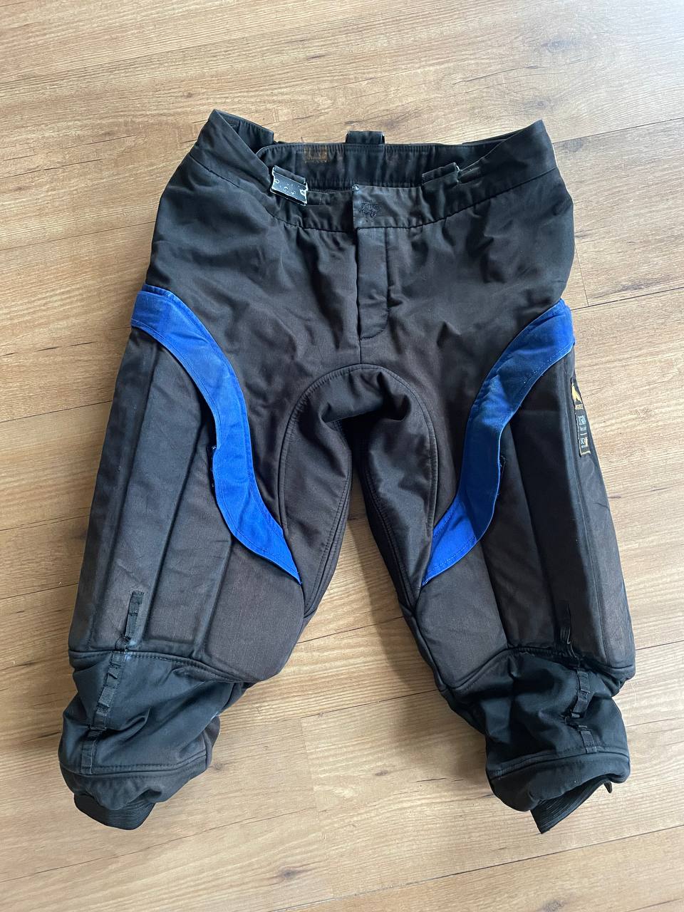 "Futura" HEMA Hose nach einem Jahr intensiver Nutzung