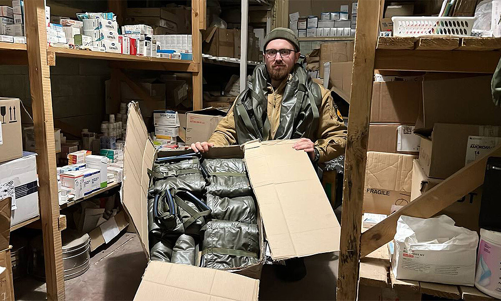 Lieferung unserer Feldtragen an die Front